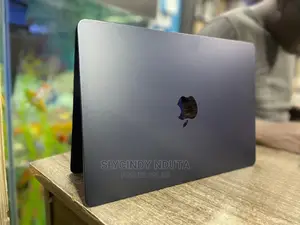 New Laptop Apple MacBook Air 2022 M2 8GB Apple M2 SSD 256GB