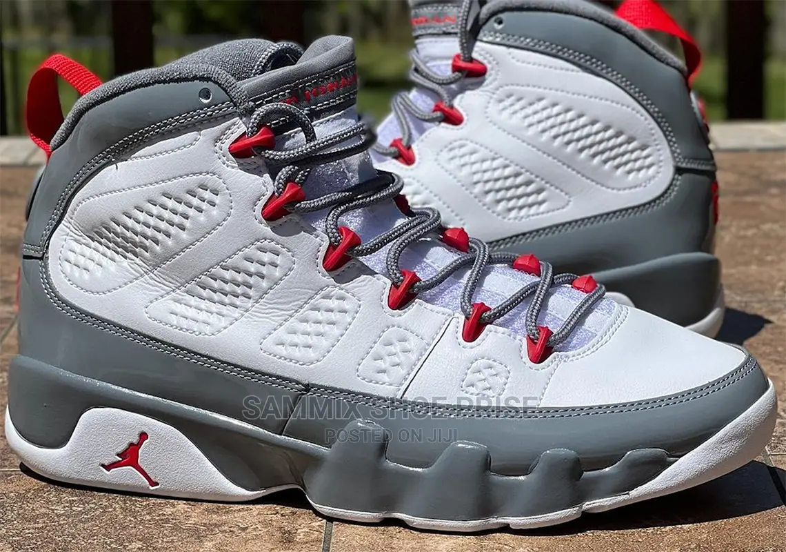 J 9 Sneakers