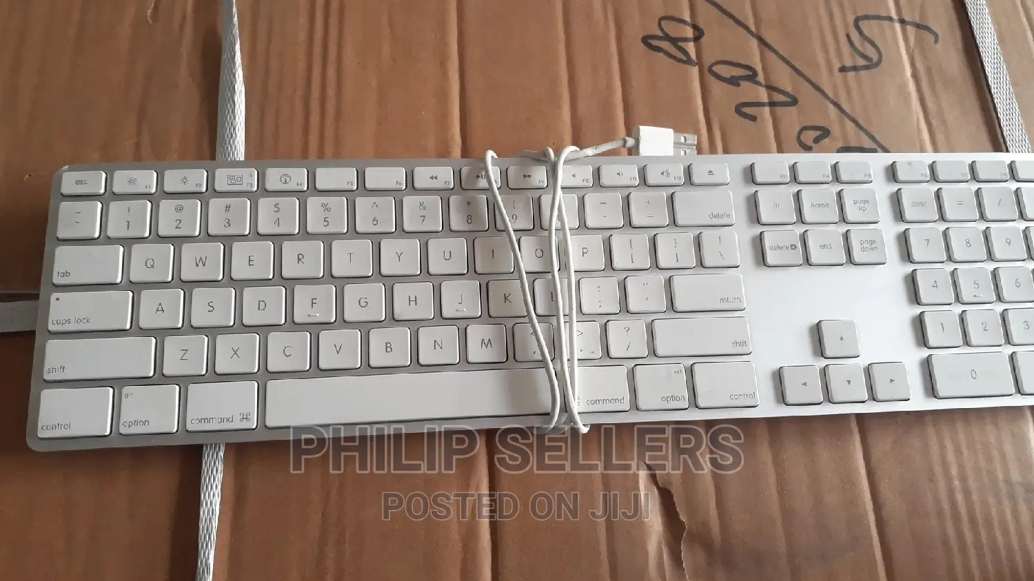 Brand NEW White Apple Keyboard 109 Keys A1048