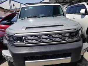 Toyota FJ Cruiser 2015 Gray