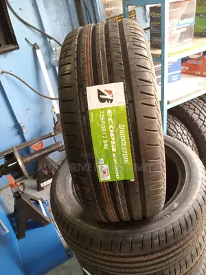 225/50r17 Bridgestone Tyre