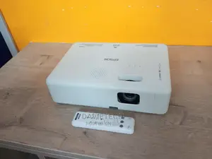 Brand New EPSON Co-W01 Projector