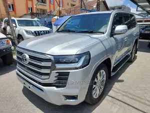 Toyota Land Cruiser 2015 Silver