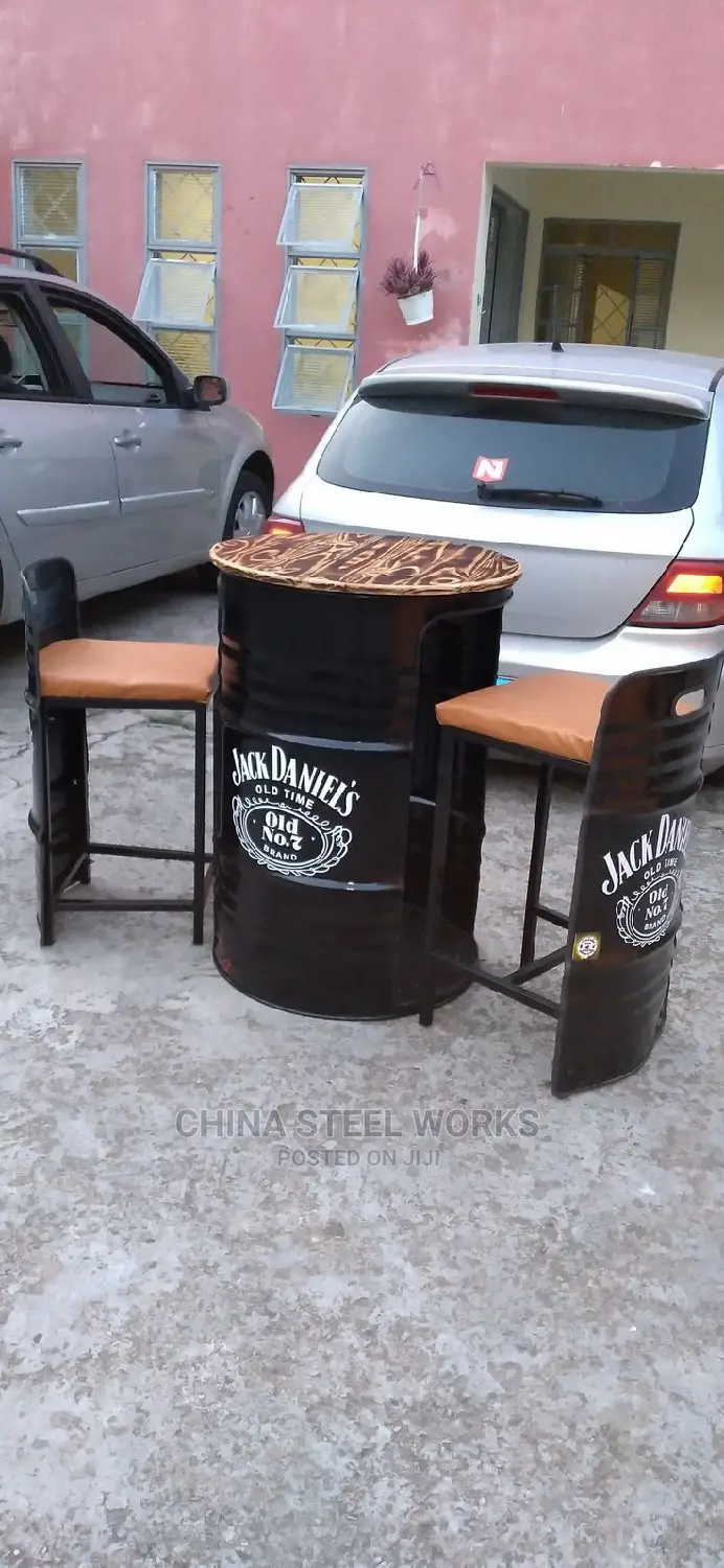 Pallet Table and Chair