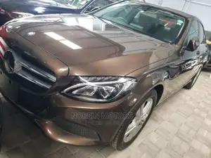Mercedes-Benz C180 2016 Brown