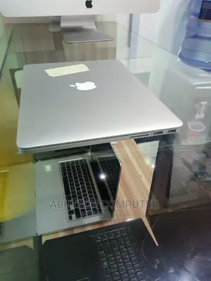 Laptop Apple MacBook Pro 2015 16GB Intel Core I5 SSD 256GB
