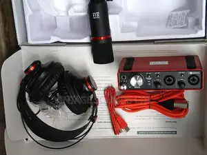 Focusrite Scarlett 2i2 Podcasts Studio Soundcard