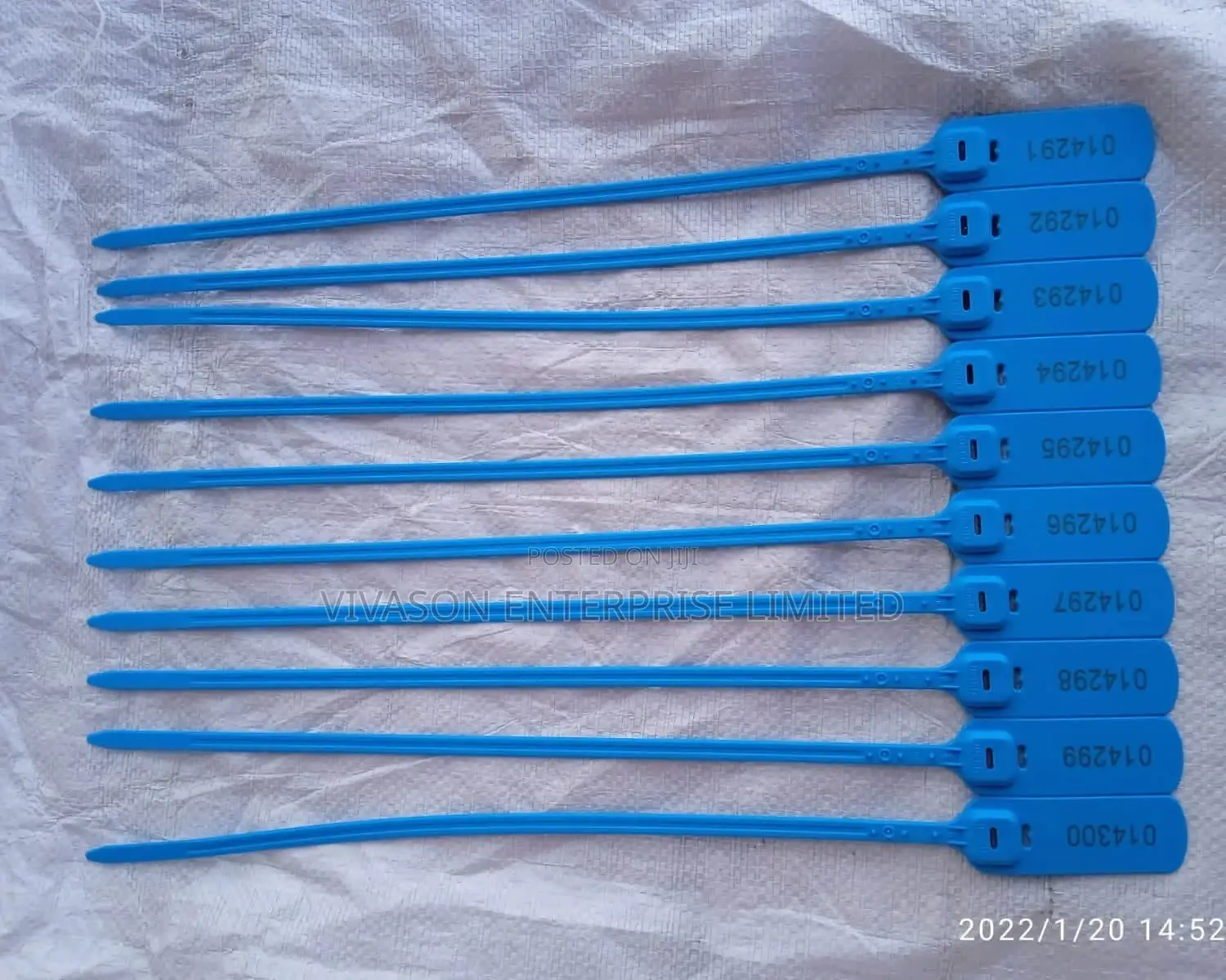 Flat Plastic Seals 40cm.
