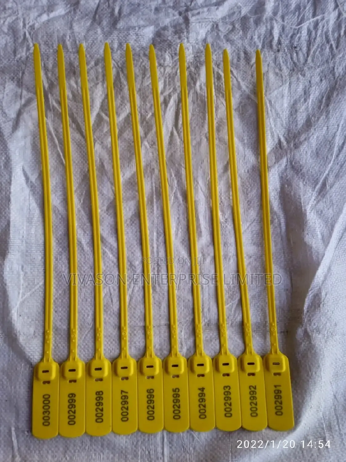 Flat Plastic Seals 40cm.