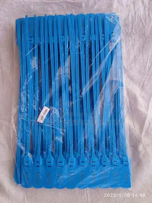 Flat Plastic Seals 40cm.