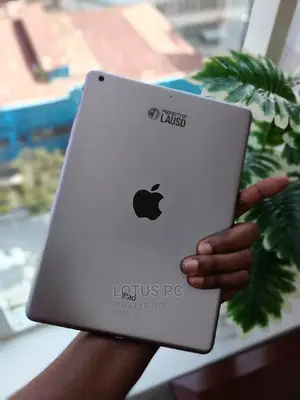 Apple iPad Air 32 GB Gray