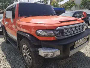 Toyota FJ Cruiser 2014 Orange