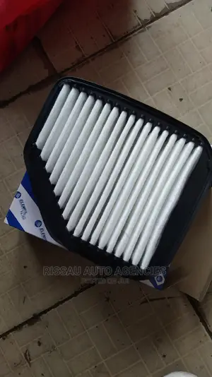 Suzuki Every Air Cleaner 13170-64p00.