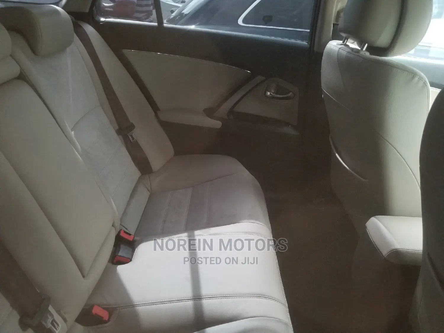 Toyota Avensis 2015 Silver