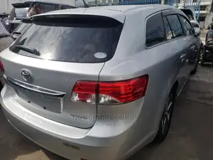 Toyota Avensis 2015 Silver