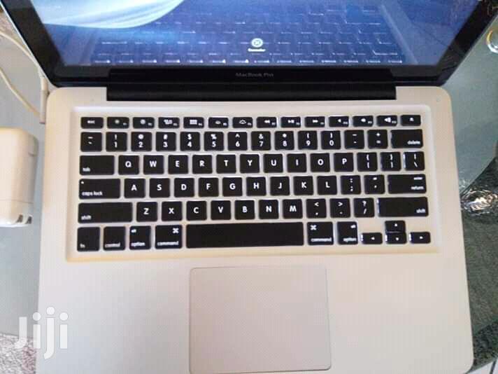 Laptop Apple MacBook Pro 4GB Intel Core i5 HDD 500GB