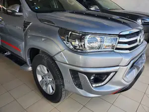 2017 Toyota Hilux Silver: Strong Pickup Truck with a Silver Touch
