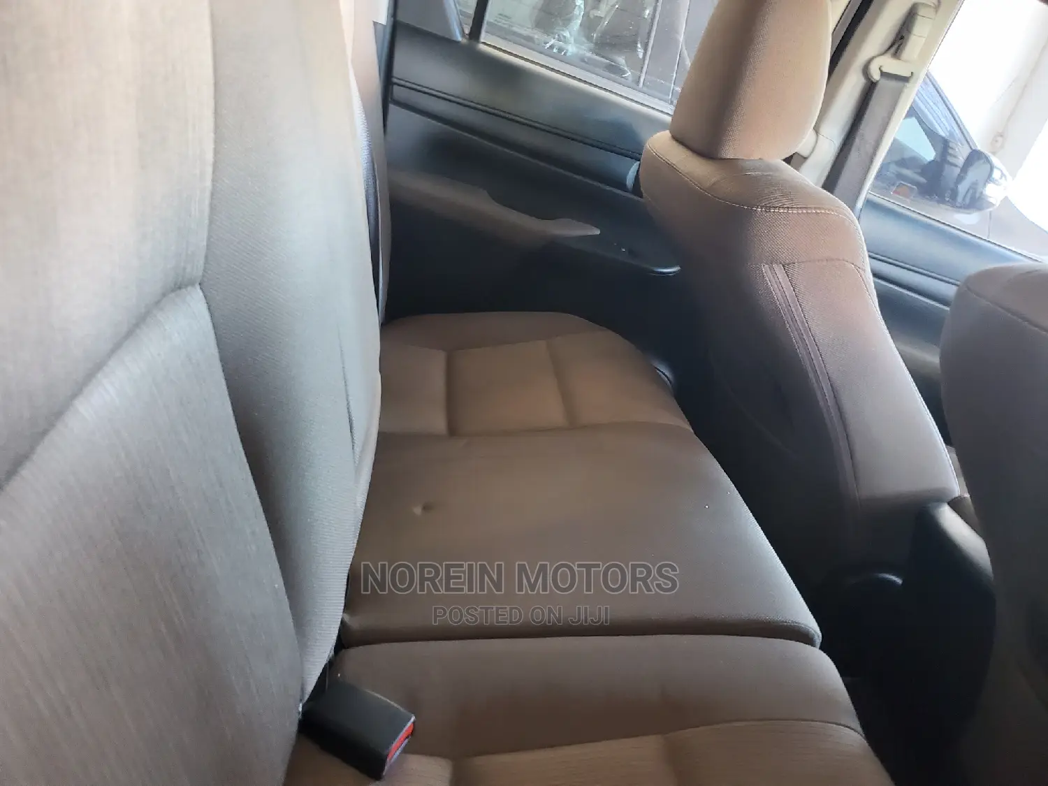Toyota Hilux 2017 Silver