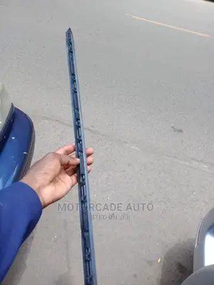 Land Cruiser Prado Grj 150 Windscreen Moulding