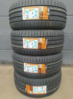 225/40zr18 Tracmax Tyres Made in China
