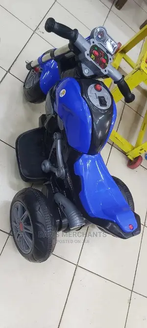 Electric Toy Car With Both Front and Reverse Gear