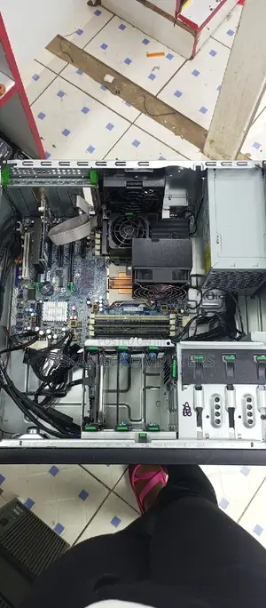 Desktop Computer HP Z420 8GB Intel Xeon HDD 1T