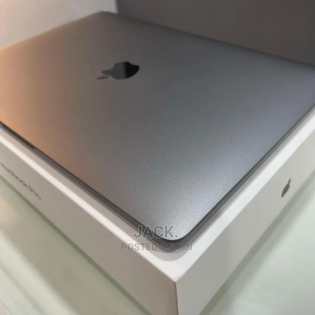 Laptop Apple MacBook Pro 2022 M2 8GB Apple M2 SSD 256GB