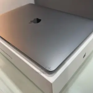 Laptop Apple MacBook Pro 2022 M2 8GB Apple M2 SSD 256GB