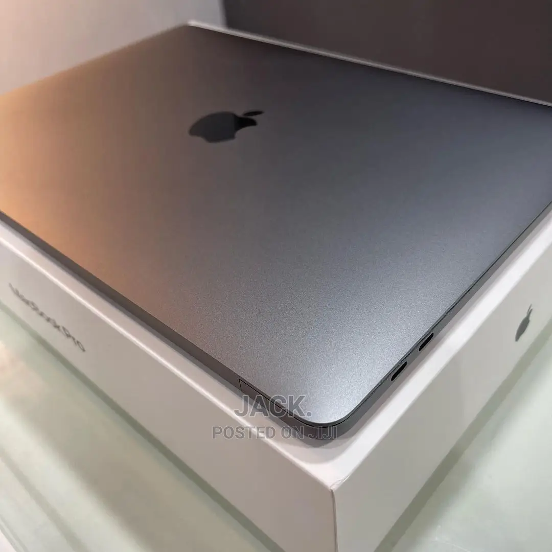 Laptop Apple MacBook Pro 2022 M2 8GB Apple M2 SSD 256GB