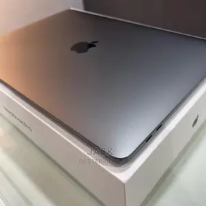 Laptop Apple MacBook Pro 2022 M2 8GB Apple M2 SSD 256GB