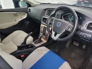 Volvo V40 2015 Purple