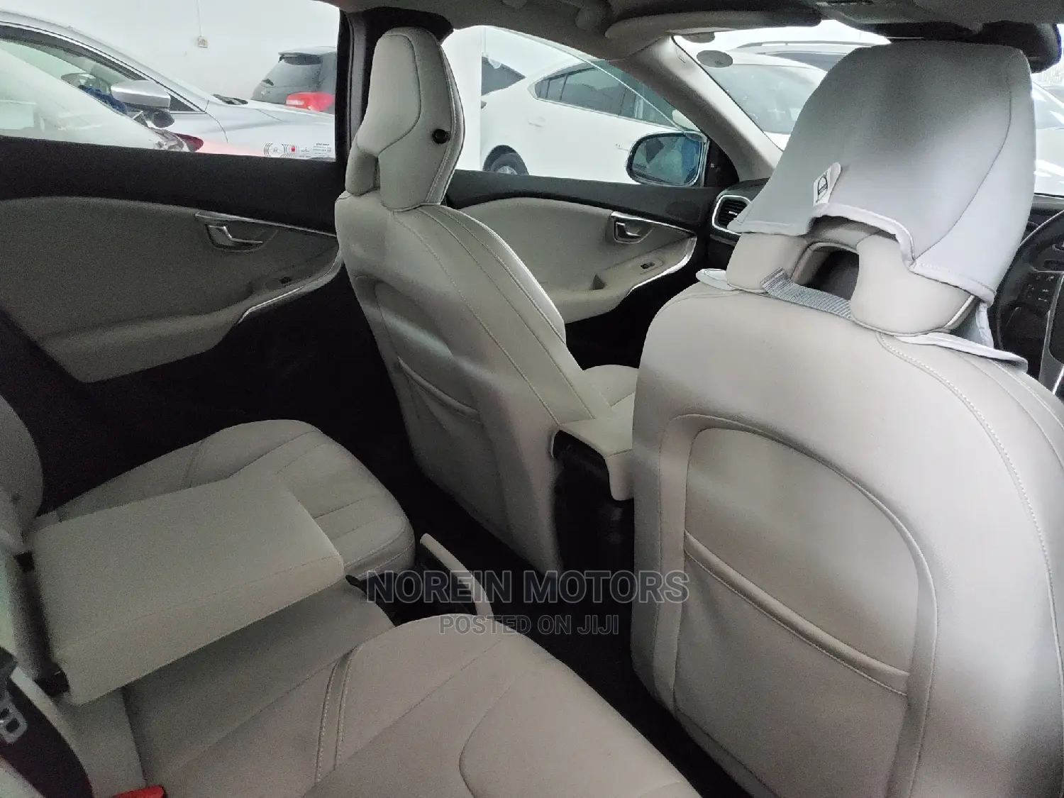 Volvo V40 2015 Purple