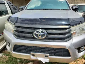 Toyota Hilux 2016 Silver