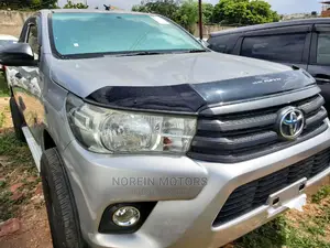 Toyota Hilux 2016 Silver
