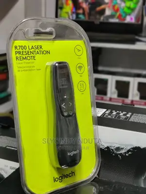 Logitech R700 Laser Presentation Remote