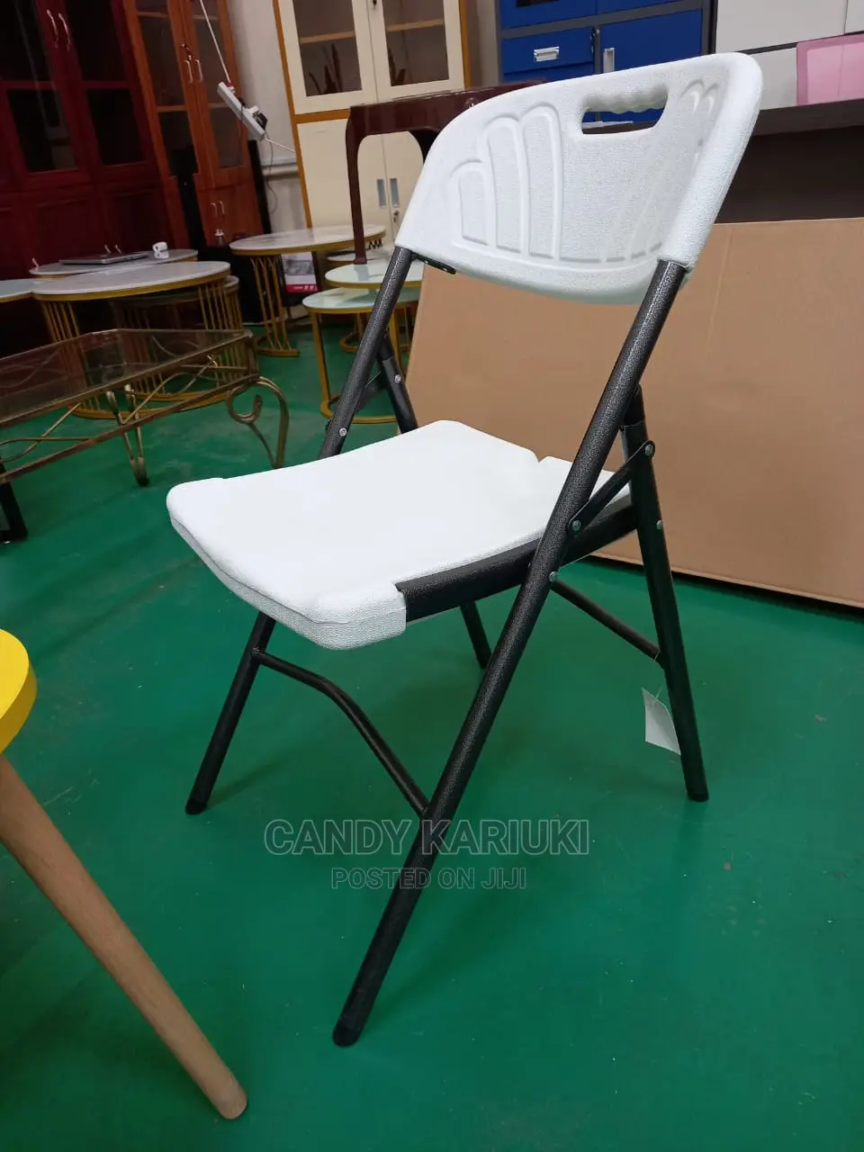 Foldable White Chair