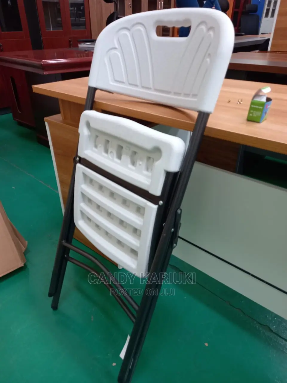 Foldable White Chair