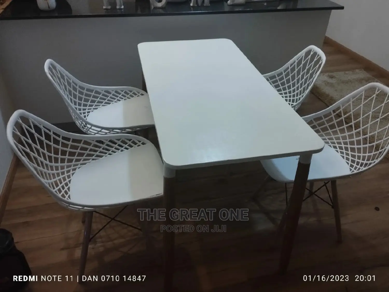 Aemes Chair