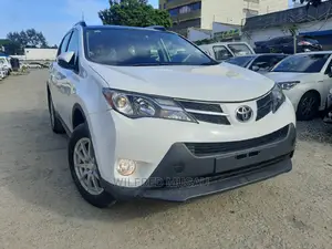White 2015 Toyota RAV4: SUV for Your Urban Lifestyle