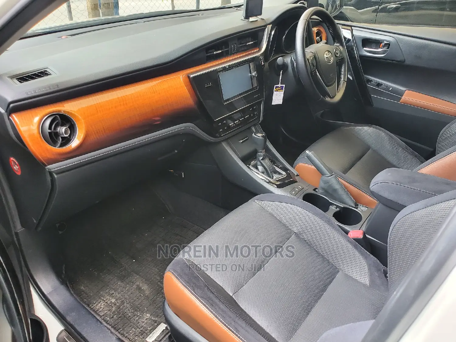 Toyota Auris 2016 Off White