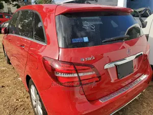 Mercedes-Benz B-Class 2015 Red