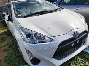 Toyota Aqua 2015 Off White