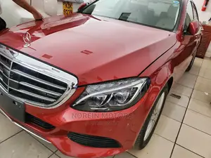 Mercedes-Benz C200 2015 Red