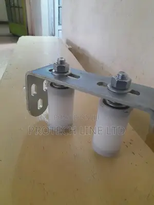 Sliding Gate Upper Guide L Bracket With Rollers
