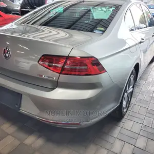 Volkswagen Passat 2016 Gold