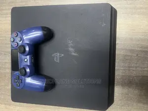Playstation 4 Slim , Preowned
