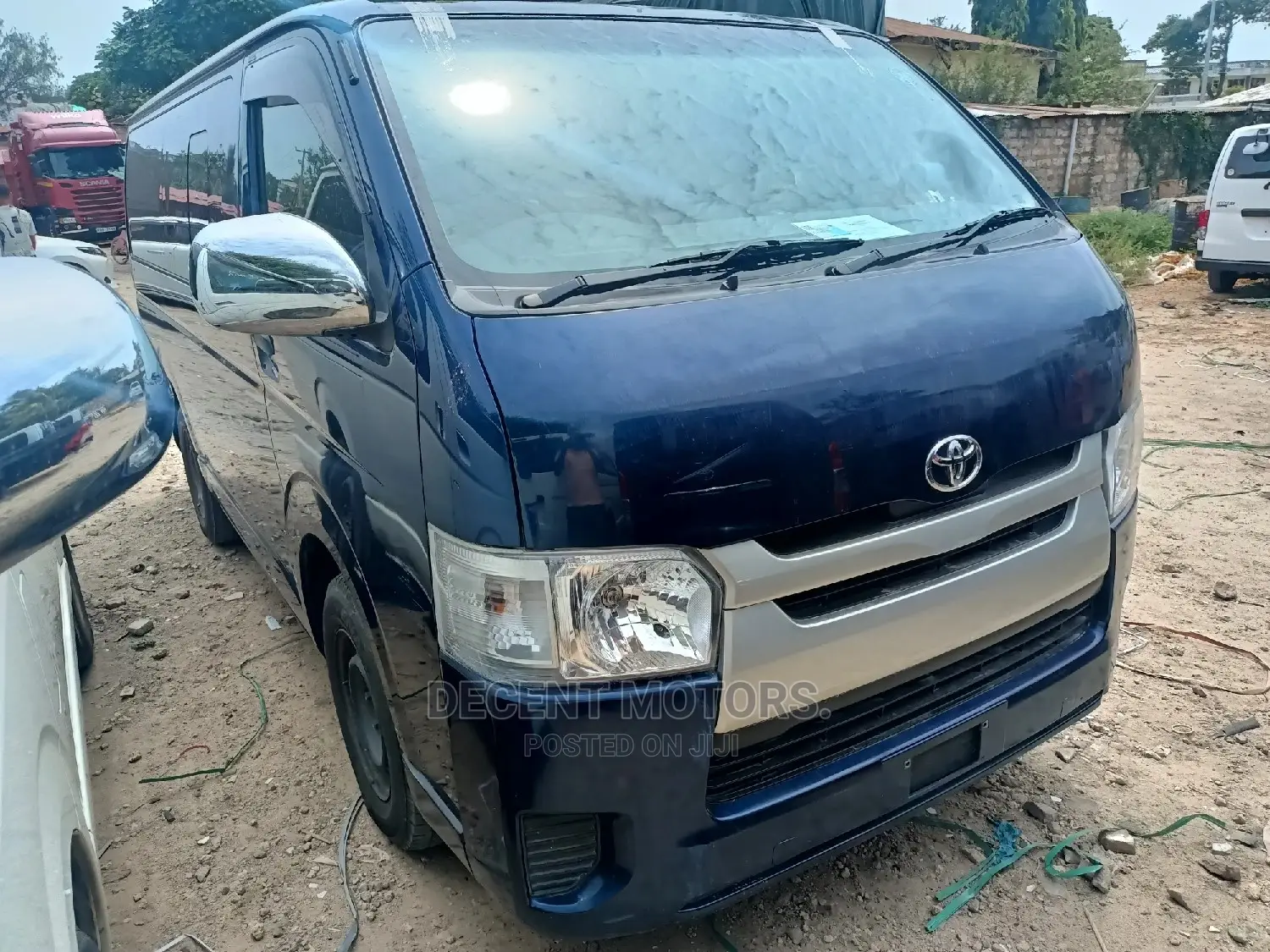 Toyota HiAce 2016 Blue