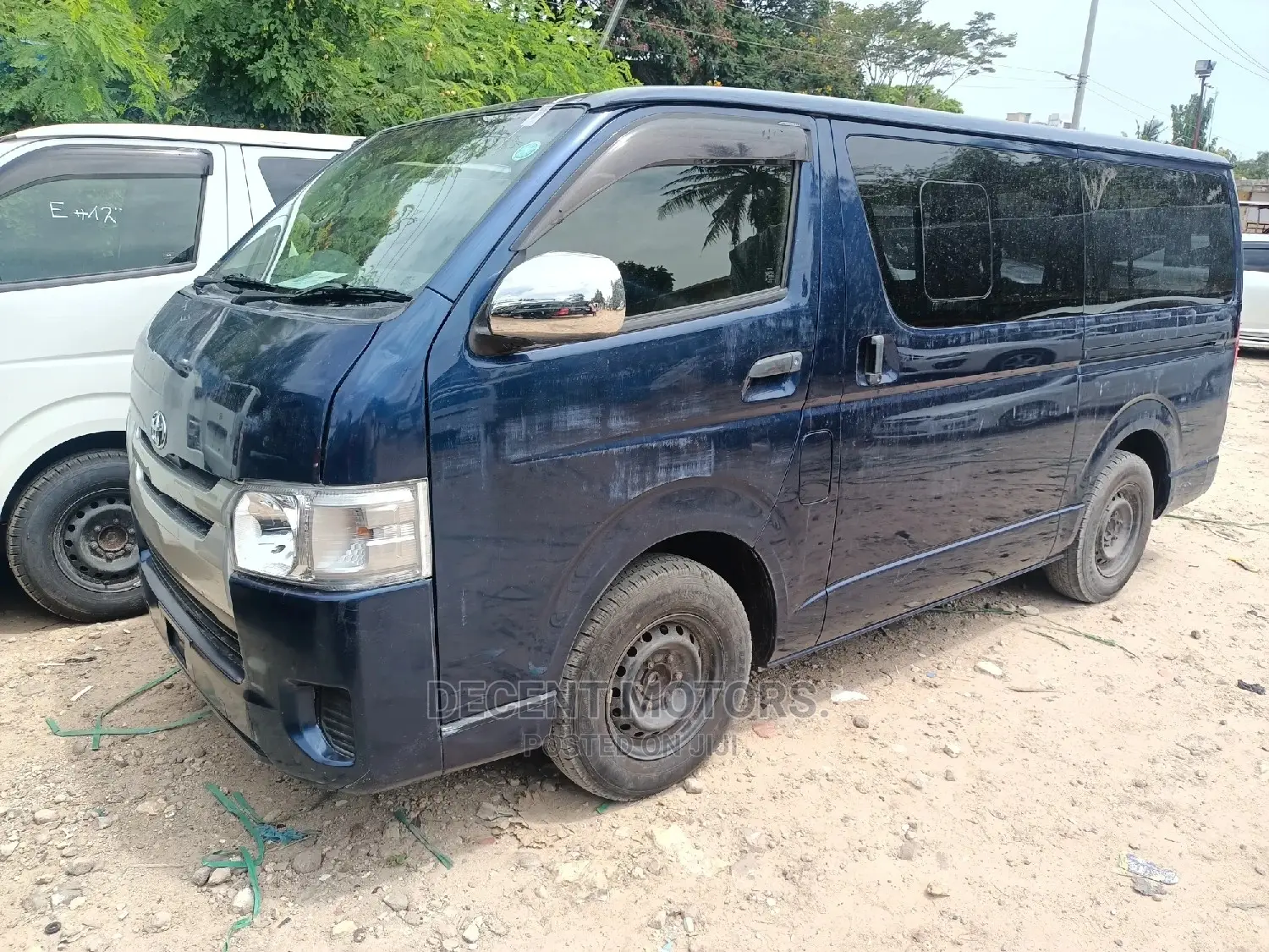 Toyota HiAce 2016 Blue