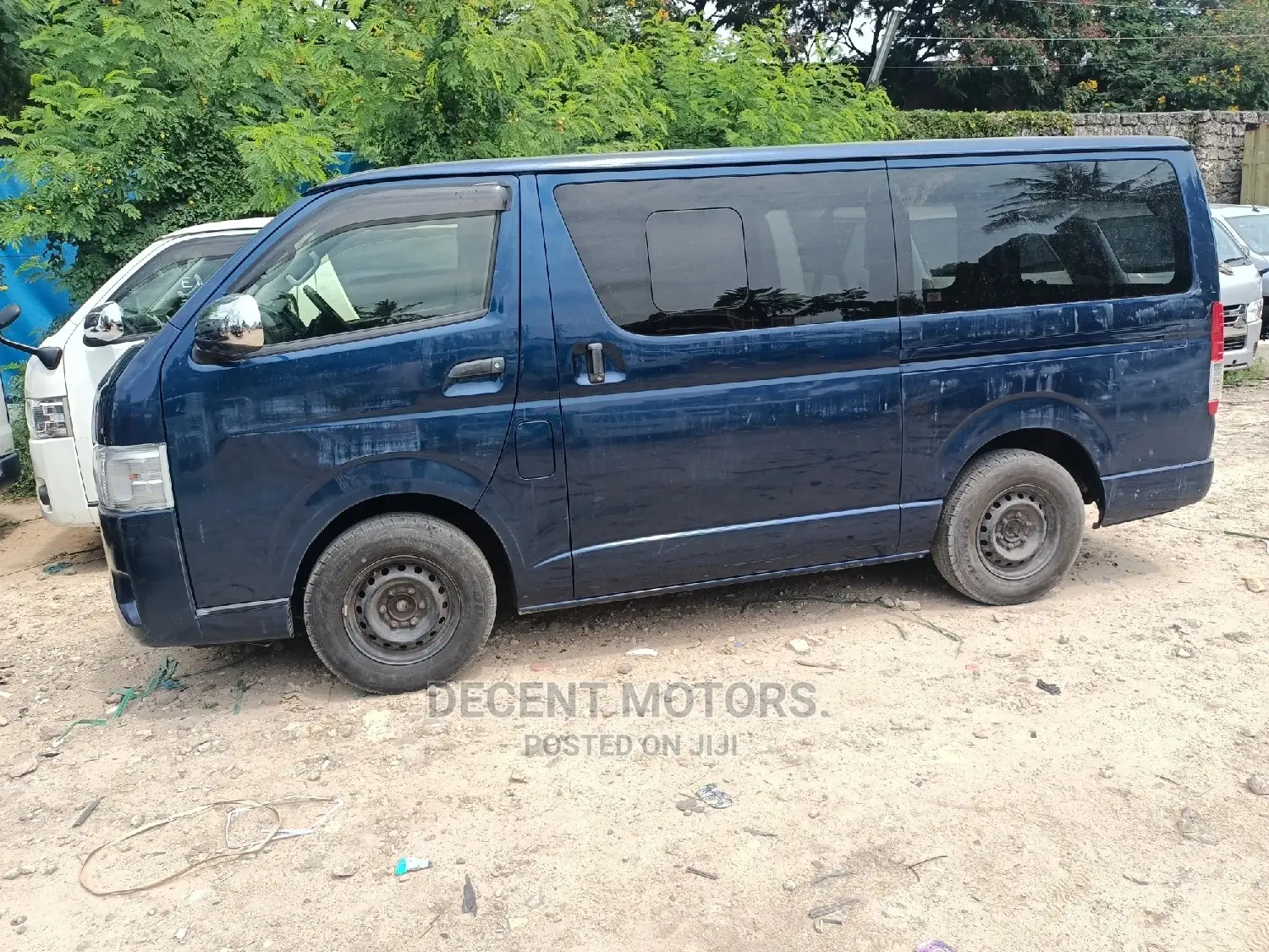 Toyota HiAce 2016 Blue
