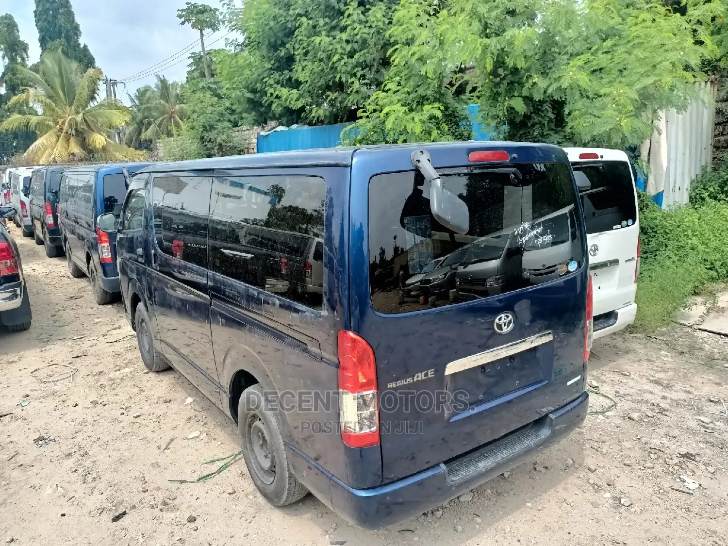 Toyota HiAce 2016 Blue
